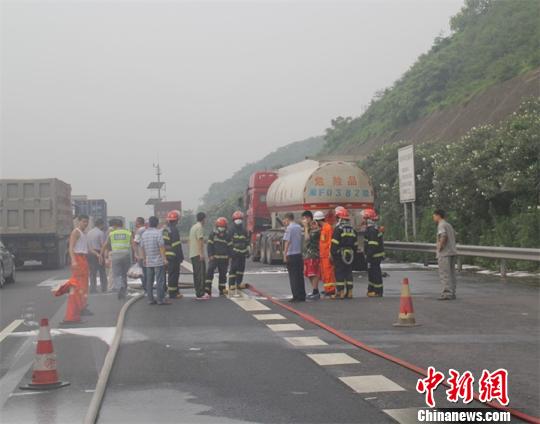 浙江高速公路一槽罐车20吨有毒化学品泄漏