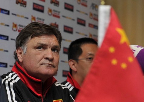 [视频]中国足协决定终止与卡马乔合作 发道歉信揽责