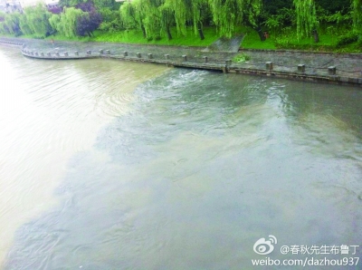 网友晒出排污后的外秦淮河。
