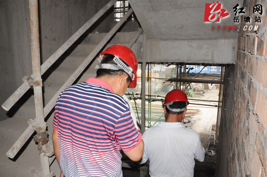 理论+实践 区城建局在湘江花园开展应急预案演练