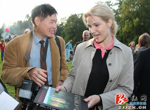 丹麦国首相盛赞中国张家界“奇峰峻秀”