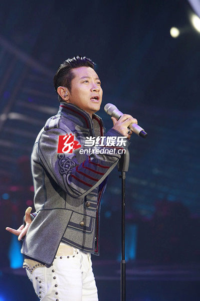 罗中旭演唱《白天不懂夜的黑》