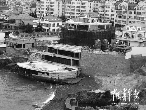 青岛原副秘书长违建3千平米海景别墅遭查处(图)