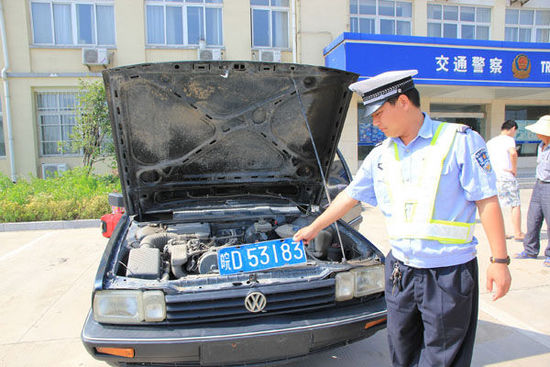 忒大胆！开着盗抢嫌疑车去交警队办事