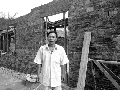 遥田镇江下村村民赖仁董家的房子一层快要封顶了。