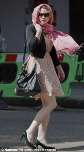 阿桑奇前女友爆红朋友否认两人分手称情深(图)