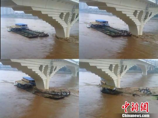 翻沉船只拼图 警方供图 摄