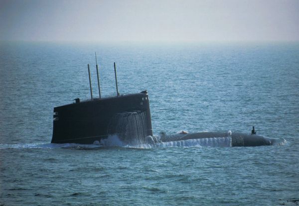 资料图:海军核潜艇紧急上浮。