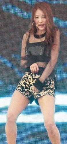 [视频]f(x)宋茜露内衣走光 宝儿与猛男热舞(图)