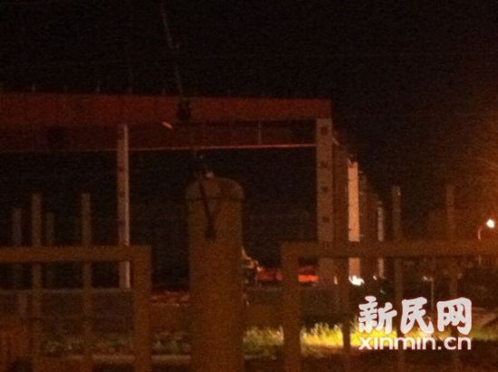 坍塌面积达数千平方米