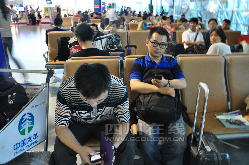 双流机场滞留旅客。