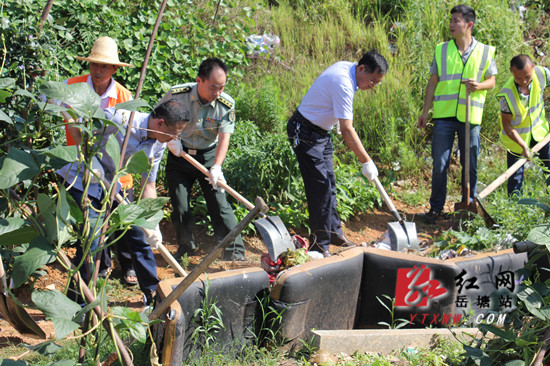 岳塘区吹响城乡积存垃圾集中清理工程的号角
