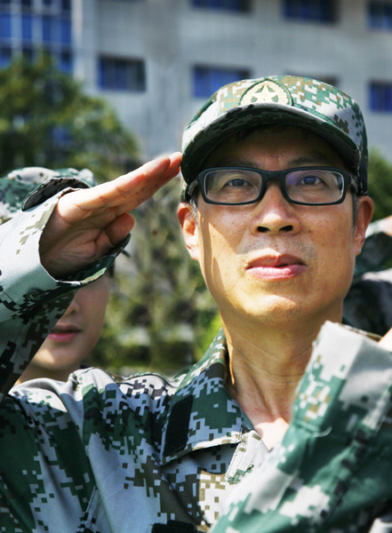 担任征兵义务宣传员 湖南卫视主持人李兵的军