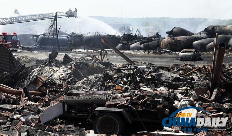 加拿大油罐车出轨爆炸五死数十伤 总理赶赴现场