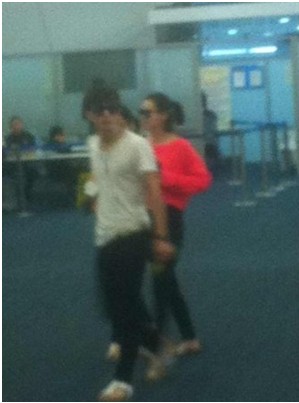 李承铉戚薇泰国牵手照曝光 女方曾公开否认