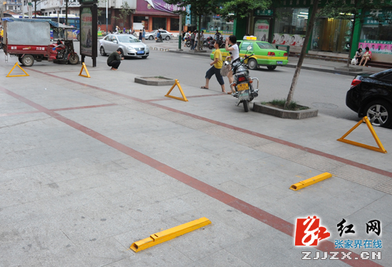 张家界：请文明出行 别再“横行霸道”