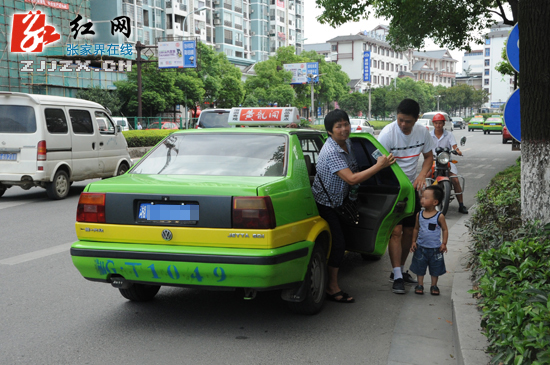 张家界：请文明出行 别再“横行霸道”