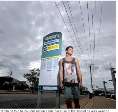 T恤图案过于挑逗澳洲男子搭乘公交车被拒载
