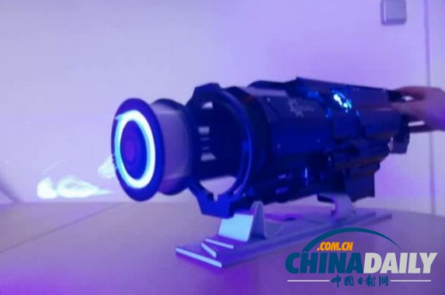 德国男子造超炫激光枪彪悍外形只能射气球（图）