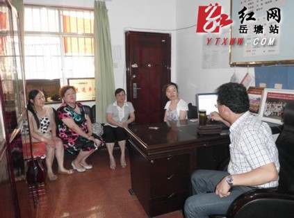 创卫工作重中之重  区联点领导下社区“指点迷津”