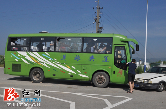 张家界市开展安全应急救援演练 突遇事故莫慌张（组图）