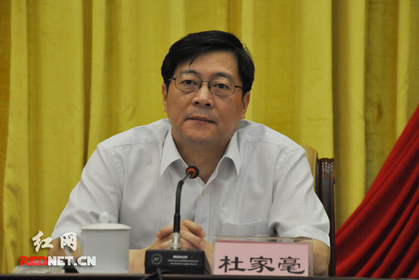 湖南省委副书记、省长杜家毫表示，要让人民群众切身感受到两型社会建设带来的变化和实惠。