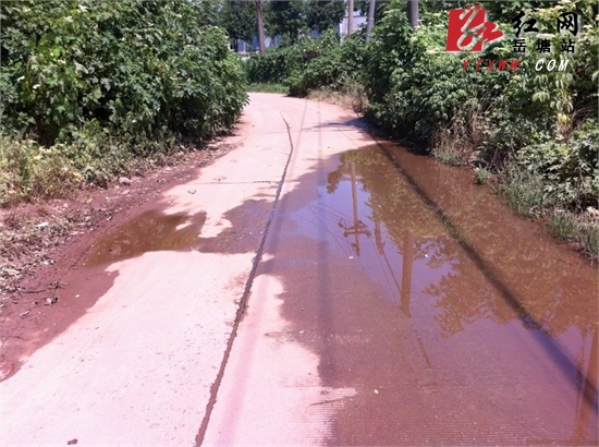河东污水处理厂左卫门旁边水管漏水市民盼修复