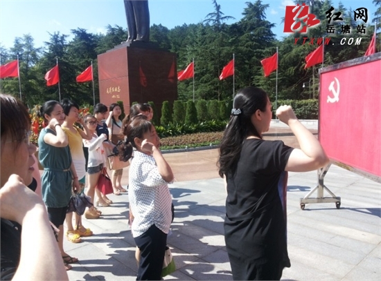 区妇联组织基层妇联主席赴韶山开展党性教育活动