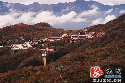张家界天门山寺上空惊现云中佛祖圣像（组图）