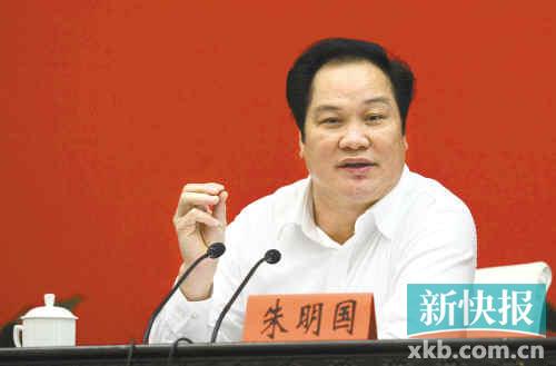 “现在很多县委书记刚到任半年，就提出伟大思路规划设想了，钱都拿出来用了，然后重新翻烧饼，可没等多久就提拔了，走了。”