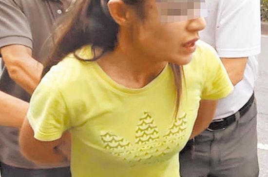 台湾警察审案时遭女毒贩挑逗 警局内就地发生