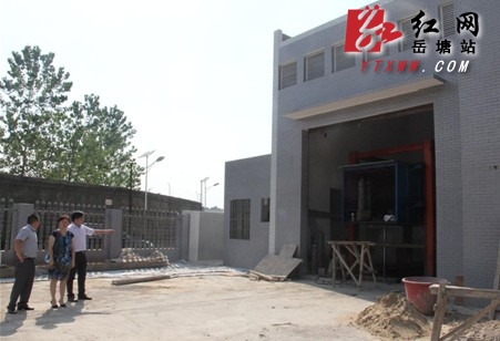 朱卓英督查霞城乡“清洁岳塘”环卫设施完善工作