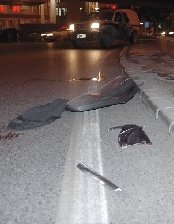 情侣骑摩托上立交女子被甩桥下 车上印热血青年