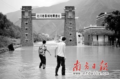 连日来的大暴雨导致北川老县城地震遗址被淹。