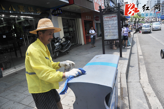 高温“烤”验张家界  室外作业者应多补充水和盐