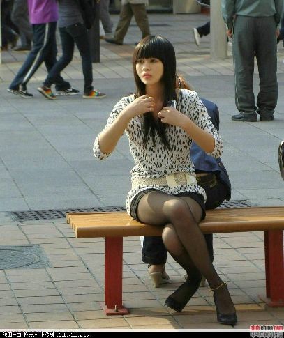 <em>街拍</em>各种形形色色的丝袜<em>美女</em>大学生(图)_教育