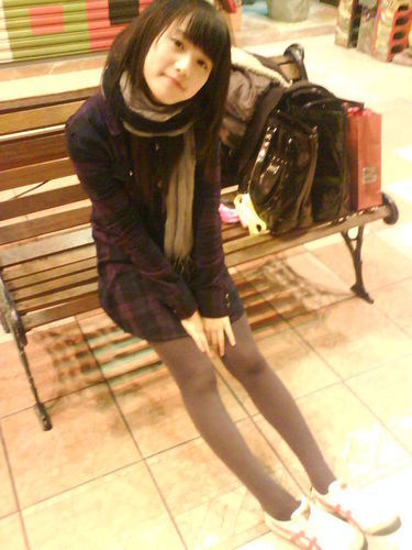 街拍各种形形色色的丝袜<em>美女</em>大学生(图)_教育