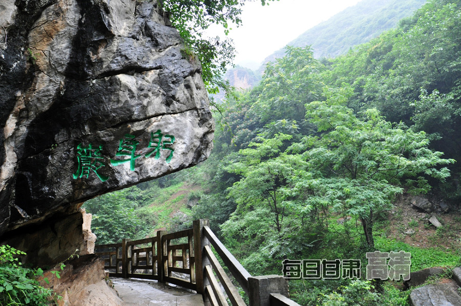 成县西狭颂风景区位于甘肃成县县城以西13