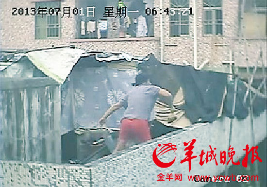 张某在高空抛垃圾，被邻居家安装的摄像头拍个