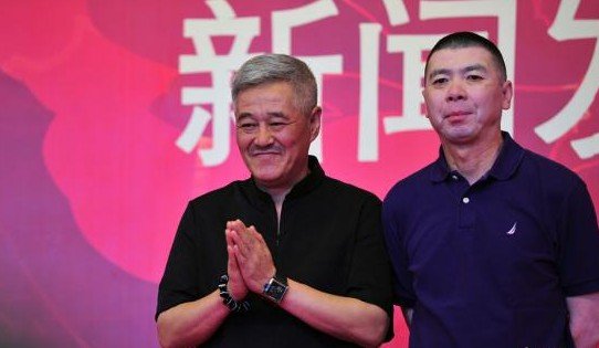 冯小刚要求马年春晚走亲民路线 颠覆哈文炫丽风
