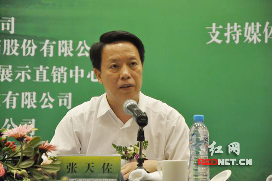 农业部乡镇企业局局长张天佐出席洽谈会