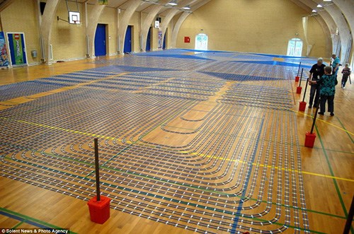 乐高爱好者们为这条最长的玩具铁路倾注了大量金钱和时间