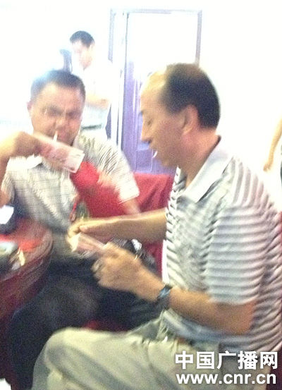 沽源县镇党委书记为女儿办豪华婚礼 随礼进账百万