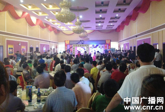 沽源县镇党委书记为女儿办豪华婚礼 随礼进账百万