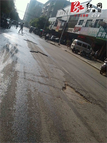 板马路现“阴阳脸”,急需相关部门“整整容”