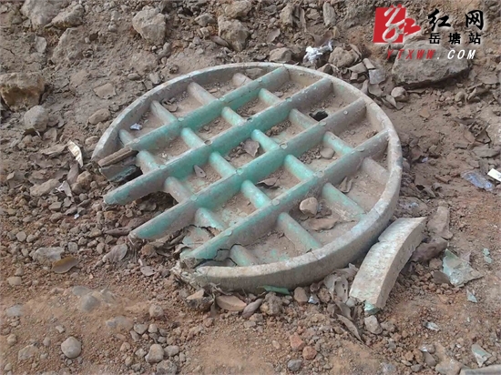 板马路现“阴阳脸”,急需相关部门“整整容”