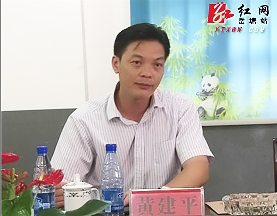 推进易家坪村新农村建设 区领导现场办公