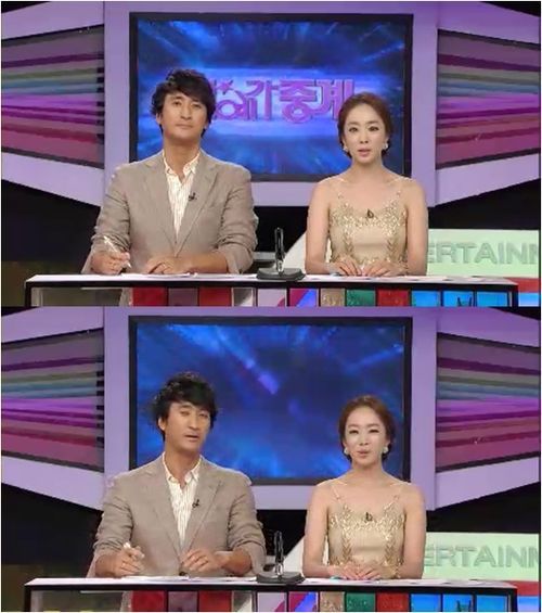 朴恩英身穿浅杏色服装主持节目。