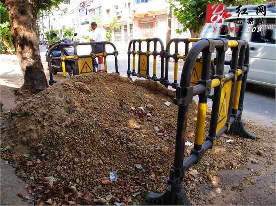 20天连爆3次水管 东湖路居民“三声叹息”