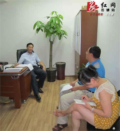 黄建平食药监局岳塘分局督查百日安全生产大检查情况